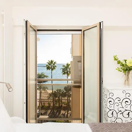 On La Croisette: New 2 Bedrooms With Sea View